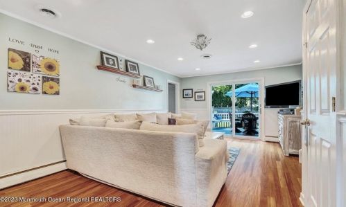 32 Eisele Ave, Tinton Falls NJ  07712-4174 exterior