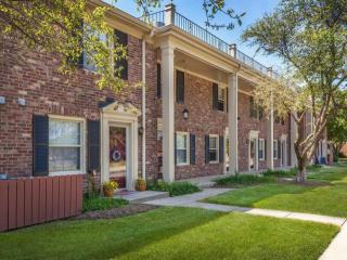 5778 Brockton Ct, Indianapolis IN  46220-5440 exterior