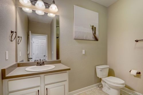 26140 Davies Dr, Aurora CO  80016-6100 exterior