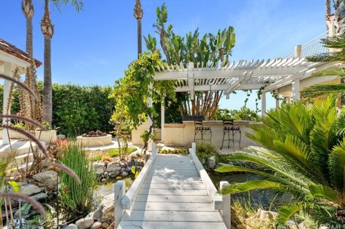 289 Owens Dr, Anaheim CA  92808-1327 exterior