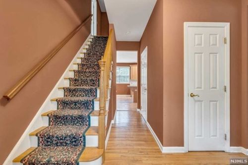 114 Natalie Ct, Bloomingdale, NJ 07403-1568