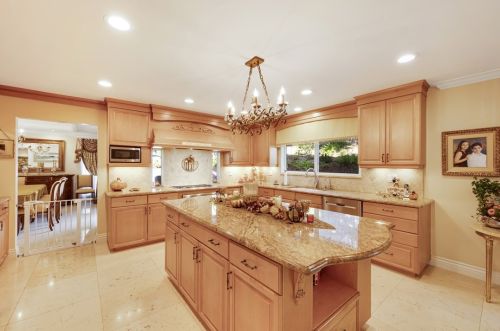 1360 Greenbriar Rd, Glendale CA  91207-1254 exterior
