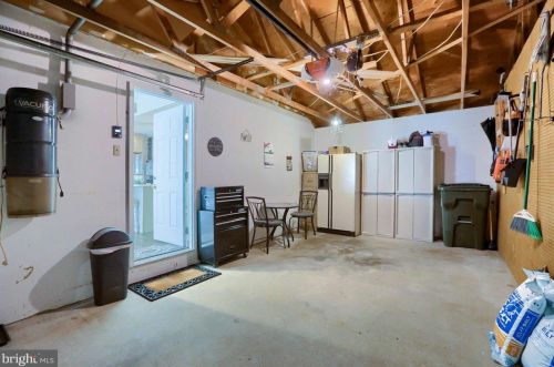 2410 Creek View Dr, Lancaster PA  17602-1450 exterior