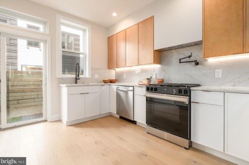 2302 Gordon St, Philadelphia PA 19132-4631 exterior