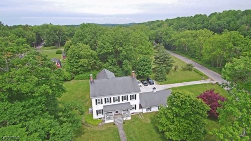 7 Sutton Rd, Andover, NJ 07821-2018