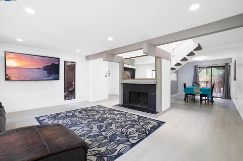 2004 Oak Creek Pl, Hayward, CA 94541-5552