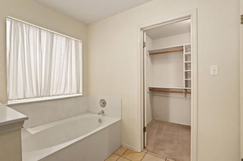 9408 Bernoulli Dr, Austin TX  78748-5044 exterior