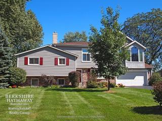 1717 Roslyn Rd, Keeneyville, IL 60172-4904
