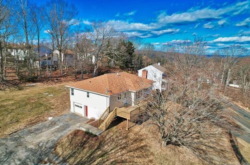 5 Walnut Ave, Huntington CT  06484-2913 exterior