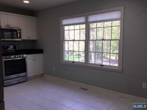 86 Elm St, Allendale NJ  07401-1523 exterior