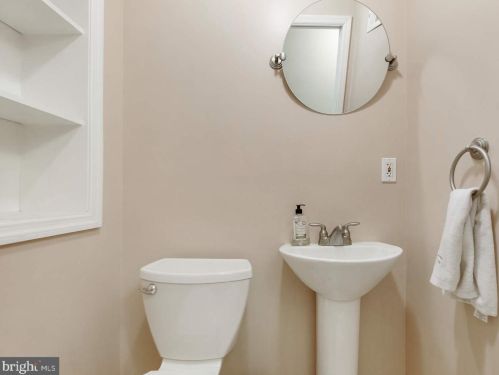 921 Warwick Rd, Tavistock NJ 08033-3928 exterior