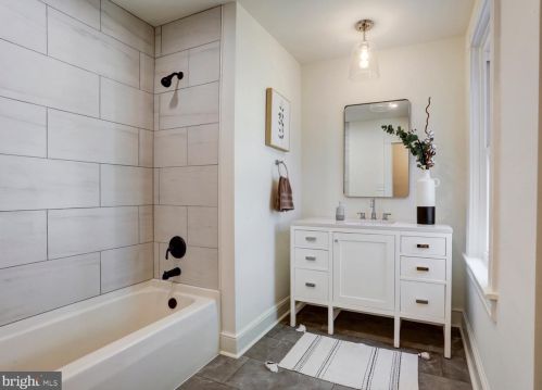 527 Howard Ave, Lancaster PA  17602-4421 exterior