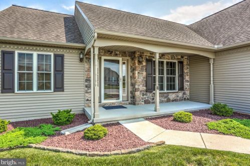 6 Harvest Dr, Ephrata, PA 17522-9165