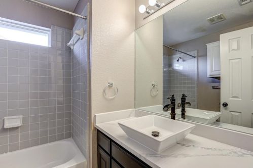 1320 Riley Dr, Carrollton TX 75007-1140 exterior