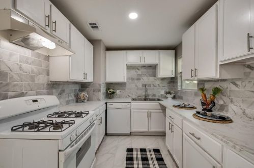 6520 Truman Dr, Fort Worth TX  76112-8032 exterior