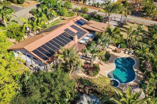 3433 Royal Rd, Vista CA  92084-6616 exterior