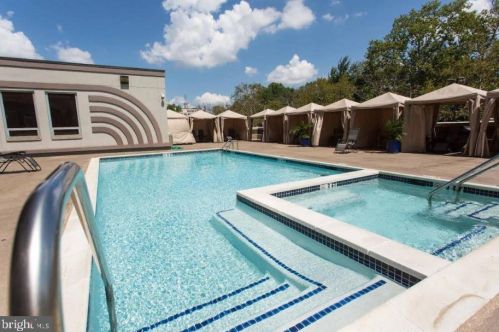 201 8th St, Philadelphia PA  19106-3519 exterior