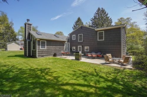 144 Riverview Ave, Gillette, NJ 07933-2108
