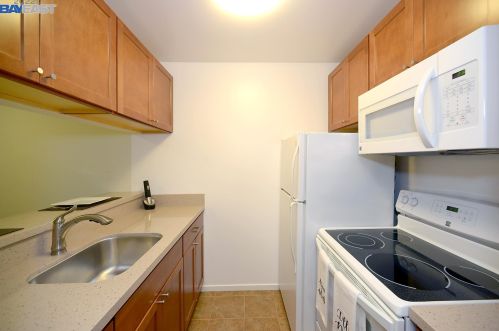 6157 Shelter Creek Ln, San Bruno, CA 94066-6013