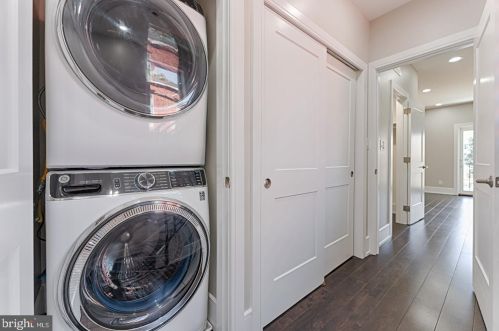 950 Front St, Philadelphia PA 19147-0043 exterior