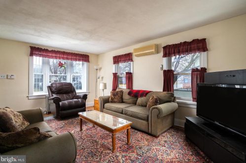 821 Schiller Ave, Trenton, NJ 08610-5609