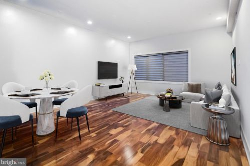 154 Front St, Philadelphia PA  19106-0020 exterior