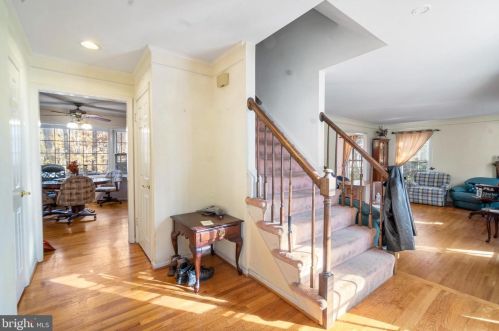 10700 Cross School Rd, Herndon, VA 20191-5106