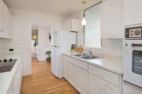 394 Puamamane St, Honolulu HI 96821-2132 exterior