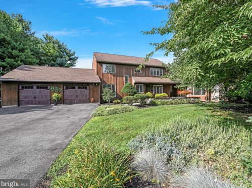 637 Laurel Ln, Lancaster, PA 17601-3511