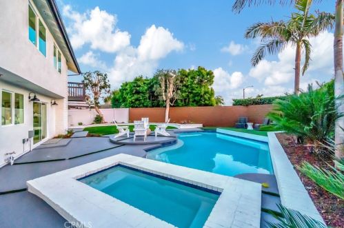 5892 Bellfield Ln, Huntington Beach CA  92648-1041 exterior