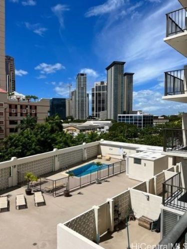 818 King St, Honolulu HI  96813-3003 exterior