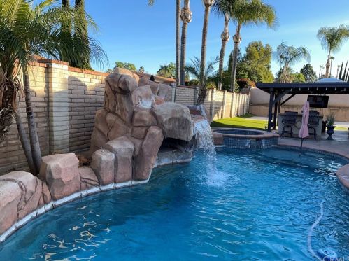 113 Cascade St, Redlands, CA 92373-4818