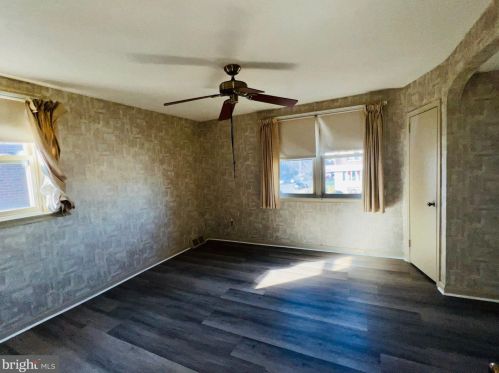 8125 Farnsworth St, Philadelphia PA 19152-3008 exterior