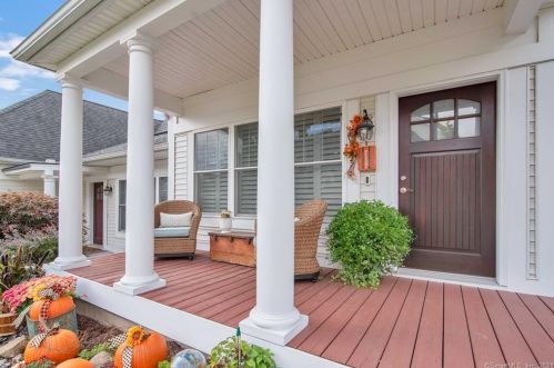 402 Strawberry Ln, Wapping, CT 06074-2097