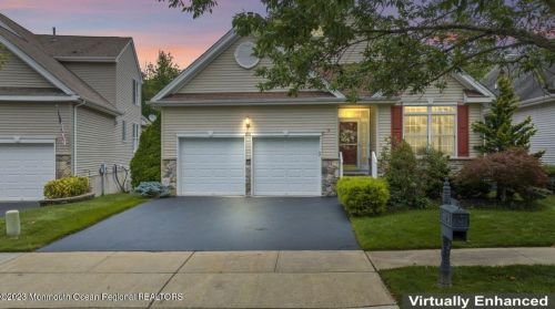 8 Wellington St, Holmdel Village, NJ 07733-3106