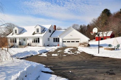 3 Haleview Dr, Granby, CT 06035-2910