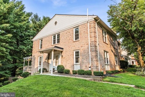 9620 Hillock Ct, Springfield VA  22015-3115 exterior