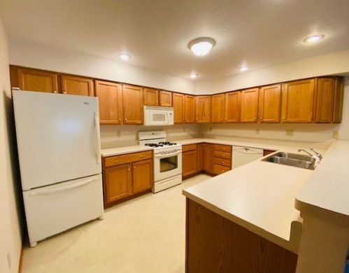 414 Autumnwood Ln, Nelson, IL 61021-9504