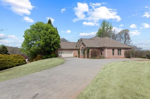 2712 Water View Cir, Gainesville, GA 30504-3968