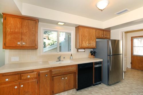 341 Cumberland Rd, Glendale CA  91202-1256 exterior