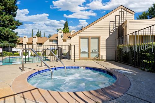5647 Walnut Ave, Citrus Heights CA  95662-5336 exterior