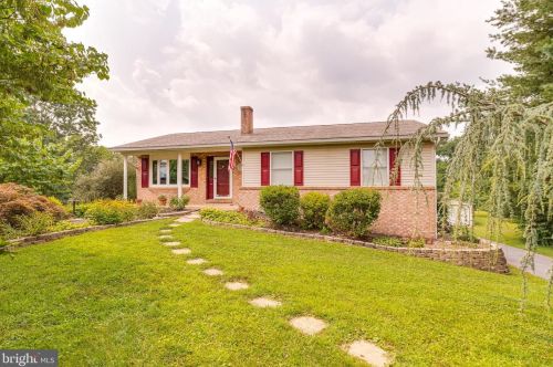 287 Tenderheart Ln, Falling Waters, WV 25419-3560