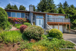 2017 Viewridge Dr, Waldport, OR 97394-9310