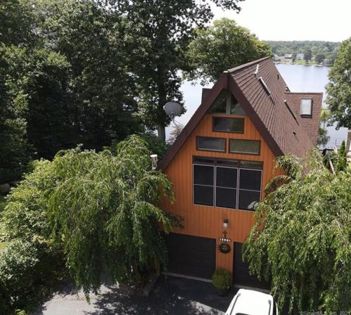 1785 Wolcott Rd, Waterbury, CT 06716-1323