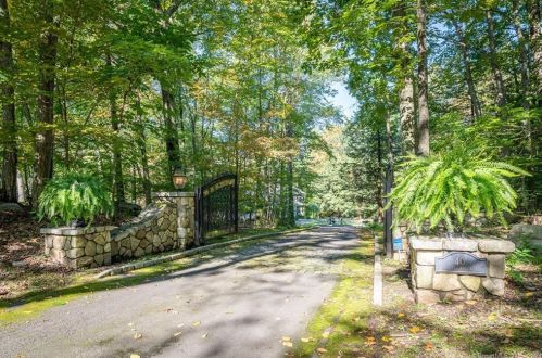 40 Bryants Brook Rd, Wilton, CT 06897-2729