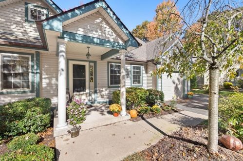 4 Kendall Ln, Niantic, CT 06357-1242