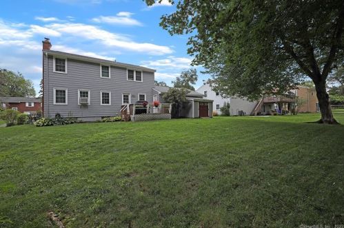 4 Blue Spruce St, Middletown, CT 06457-5008