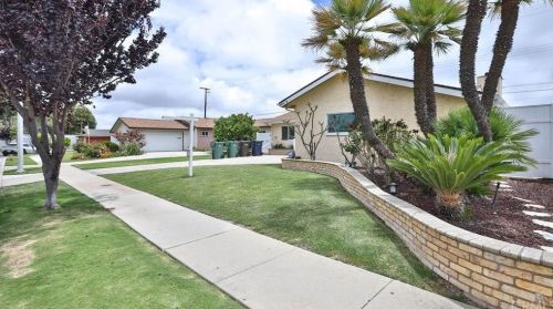 6932 Marilyn Dr, Huntington Beach CA  92647-4344 exterior