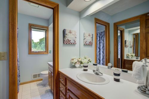 1562 Blackhawk Lake Dr, Saint Paul MN  55122-1257 exterior