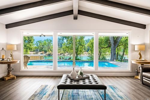 6189 Riverside Dr, Redding, CA 96001-5042